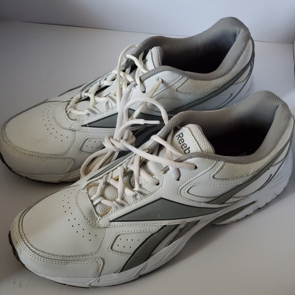 Reebok men's white w/grey stripe shoe 12 - Picture 2 of 13